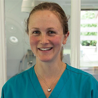 Lizzie Thomson - Veterinary Surgeon