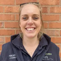 Nicola Falder - Farm Vet